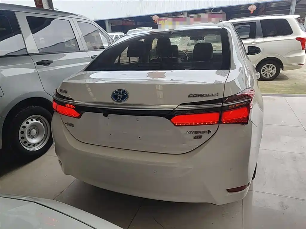 Toyota Corolla 2018 Hybrid 1.8L E-CVT Smart Edition фото 4