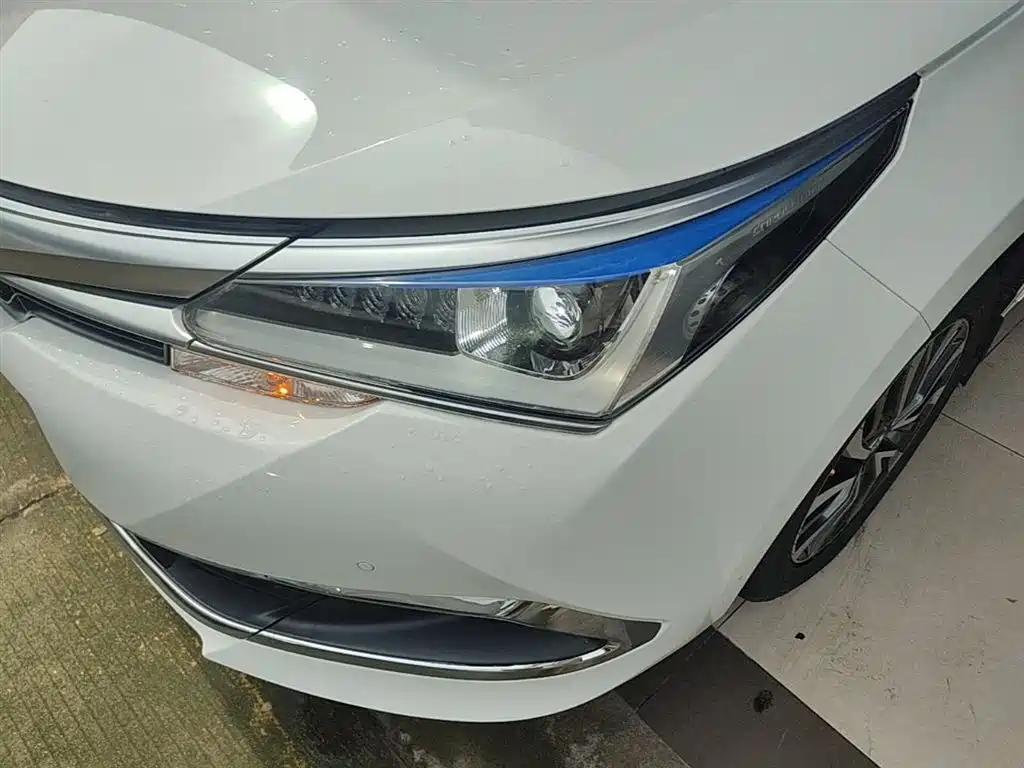 Toyota Corolla 2018 Hybrid 1.8L E-CVT Smart Edition фото 18
