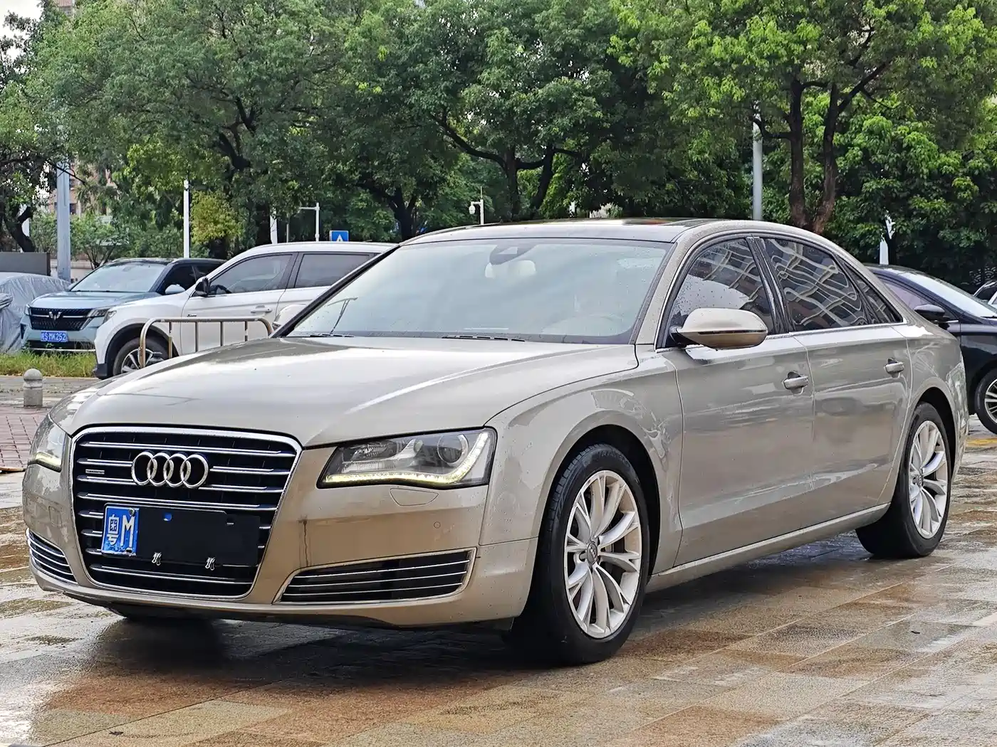 Фото 1 - Audi A8