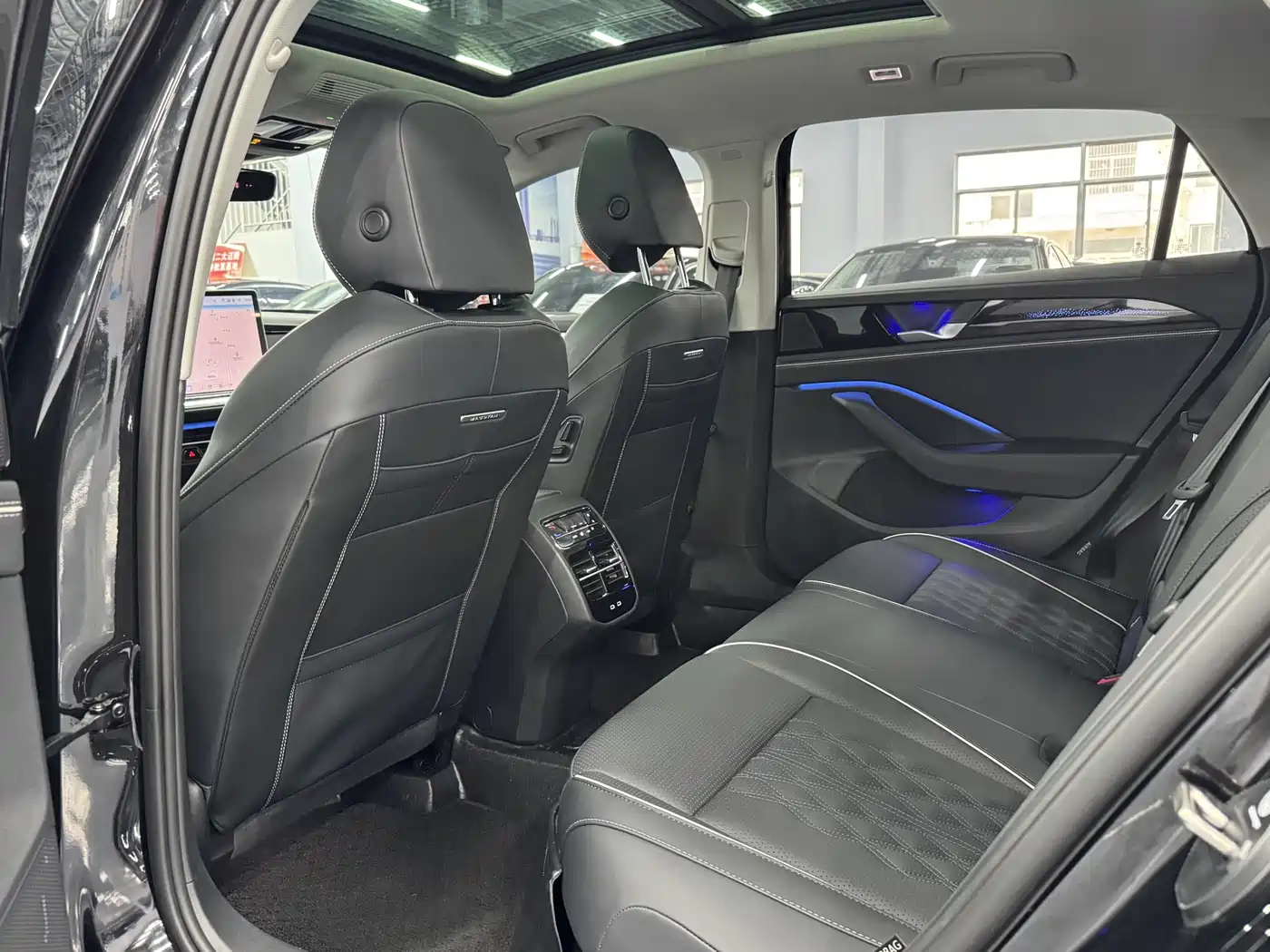 Volkswagen Magotan 2024 380TSI DSG Luxury Edition (Daimai Package) фото 8
