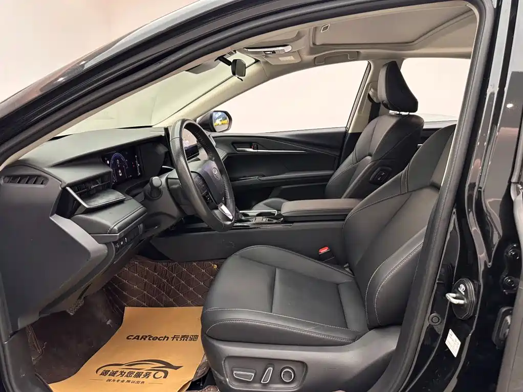 Фото 8 - Toyota Camry