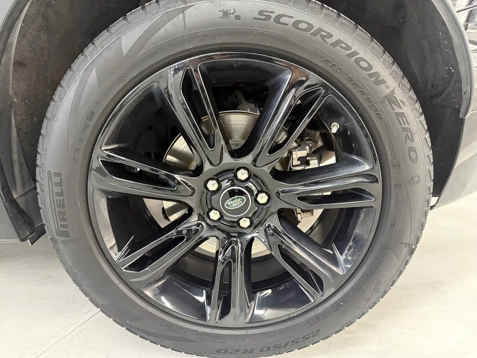 Фото 10 - Land Rover Range Rover Velar