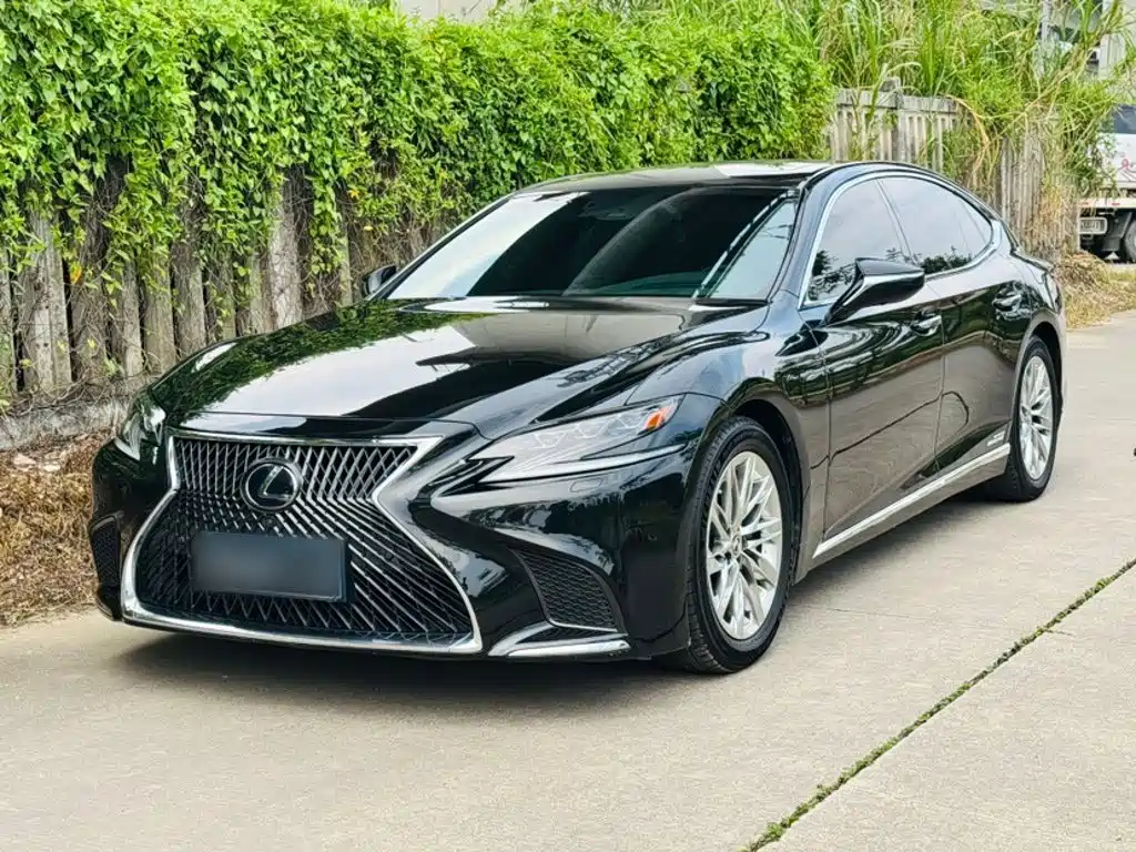 Фото 1 - Lexus LS