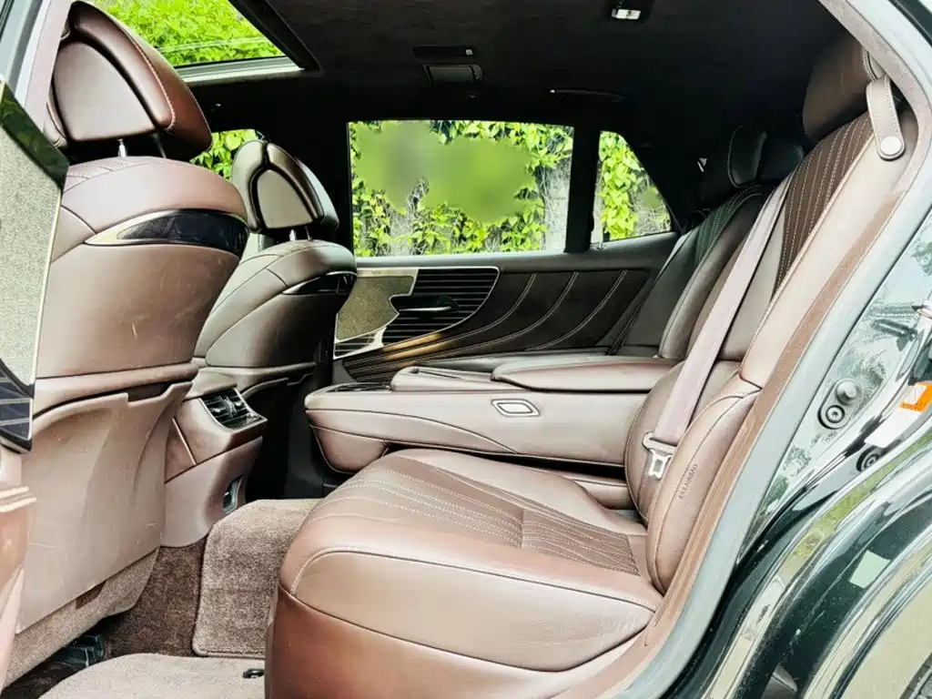 Фото 17 - Lexus LS