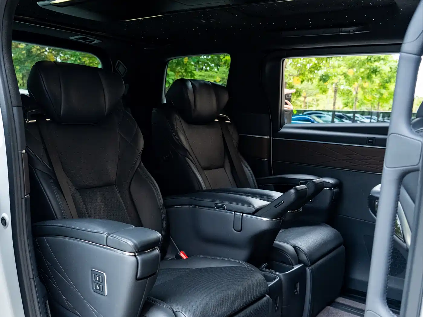 Toyota Vellfire 2024 Crown Hybrid 2.5L Executive Premium Edition фото 17