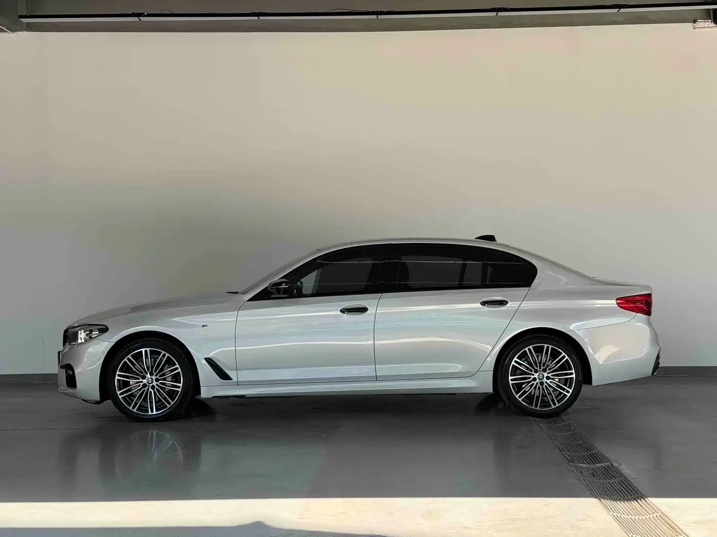 BMW 5 Series 2018 Facelift 530Li xDrive M Sport Package фото 32