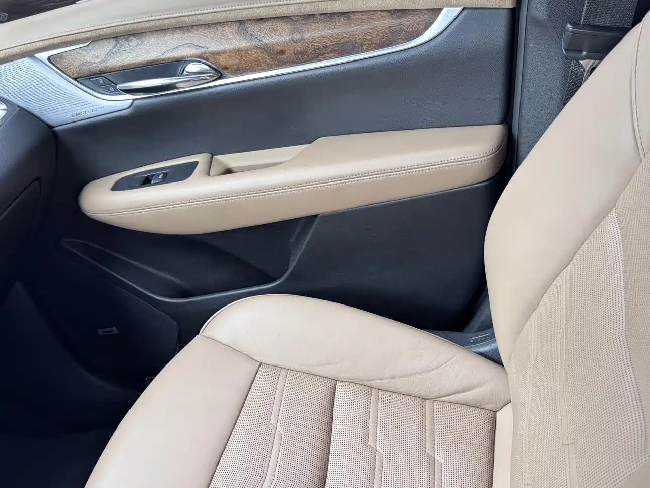 Фото 8 - Cadillac XT5