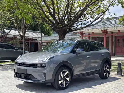 Lynk & Co 06
