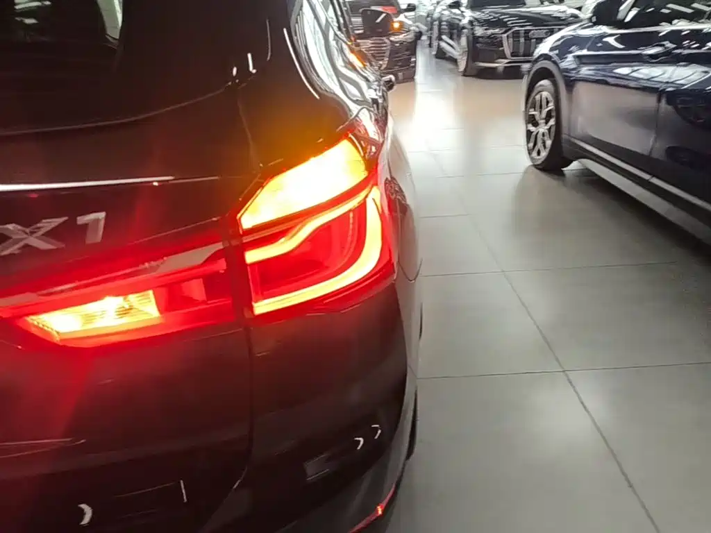 BMW X1 2016 sDrive18Li Premium Model фото 7