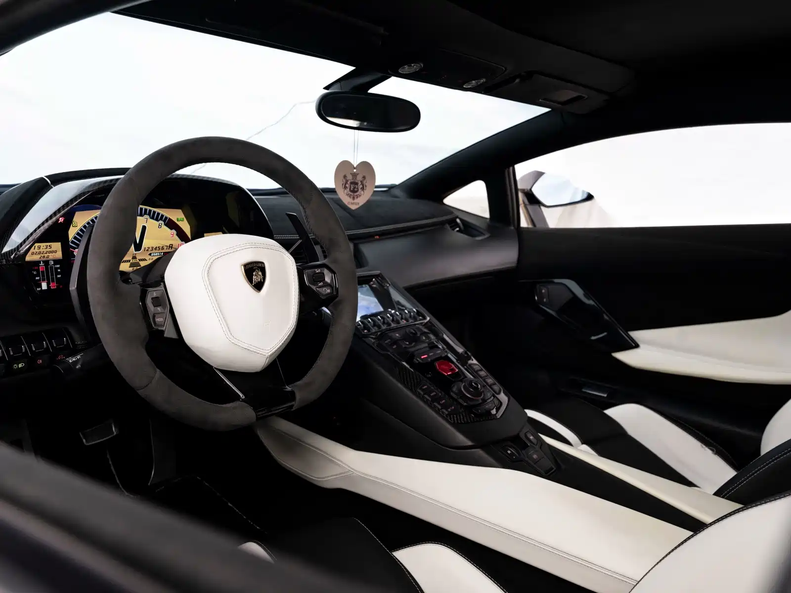 Photo 17 - Lamborghini Aventador
