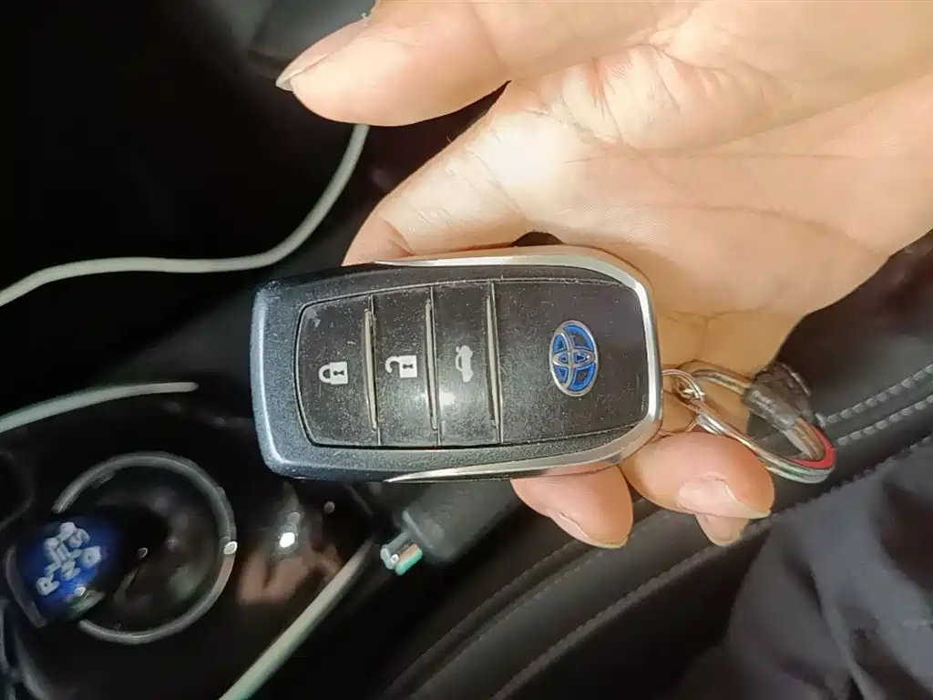 Toyota Corolla 2017 Facelift Hybrid 1.8L E-CVT Elite Edition фото 9