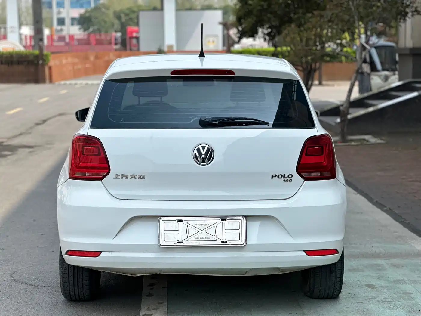 VOLKSWAGEN POLO