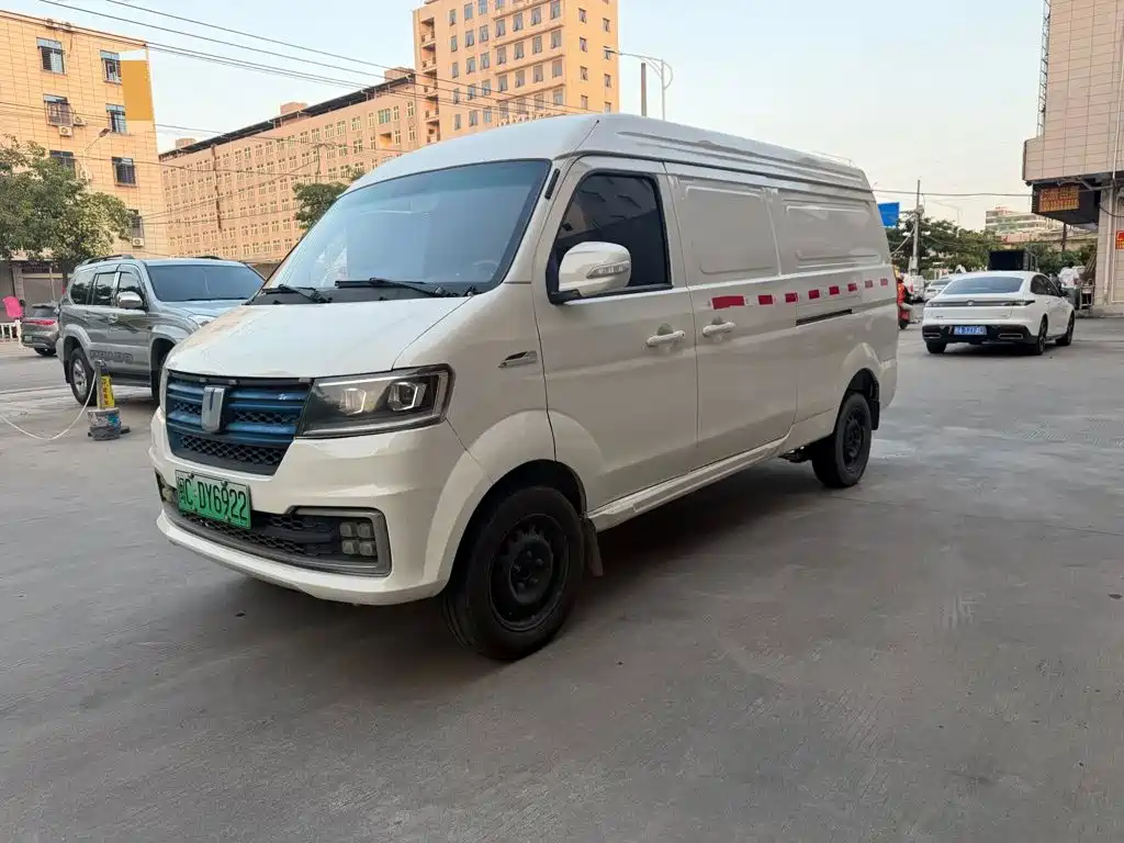 2022 Yuan Cheng E5