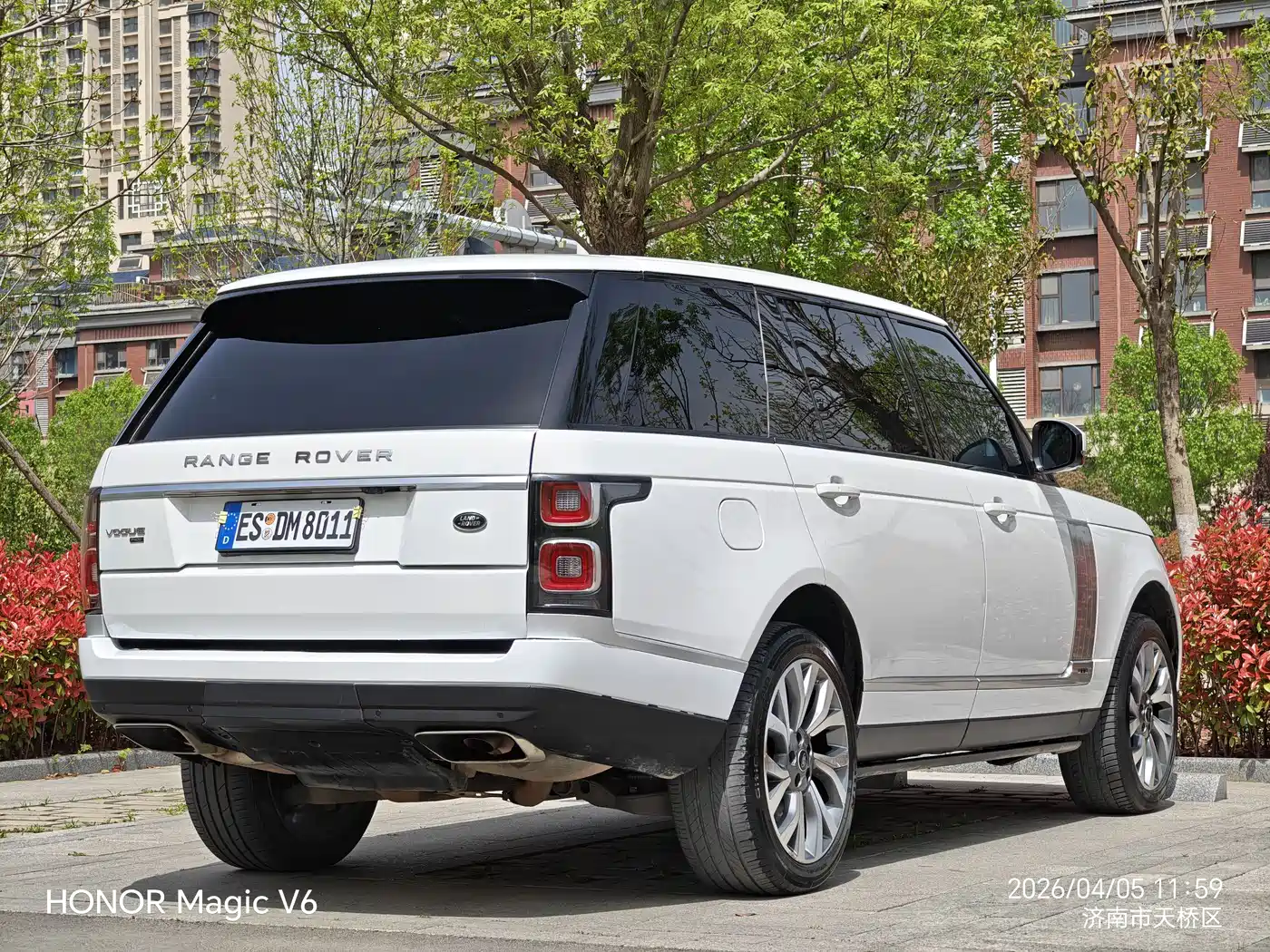 Land Rover Range Rover 2021 3.0 L6 Heritage Extended Classic Edition фото 9