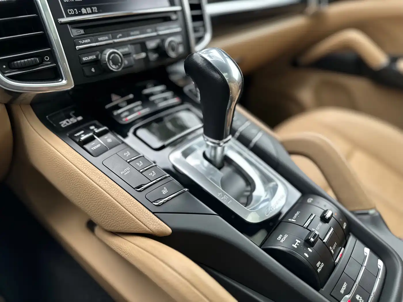 Porsche Cayenne 2014 Cayenne Platinum Edition 3.0T фото 11