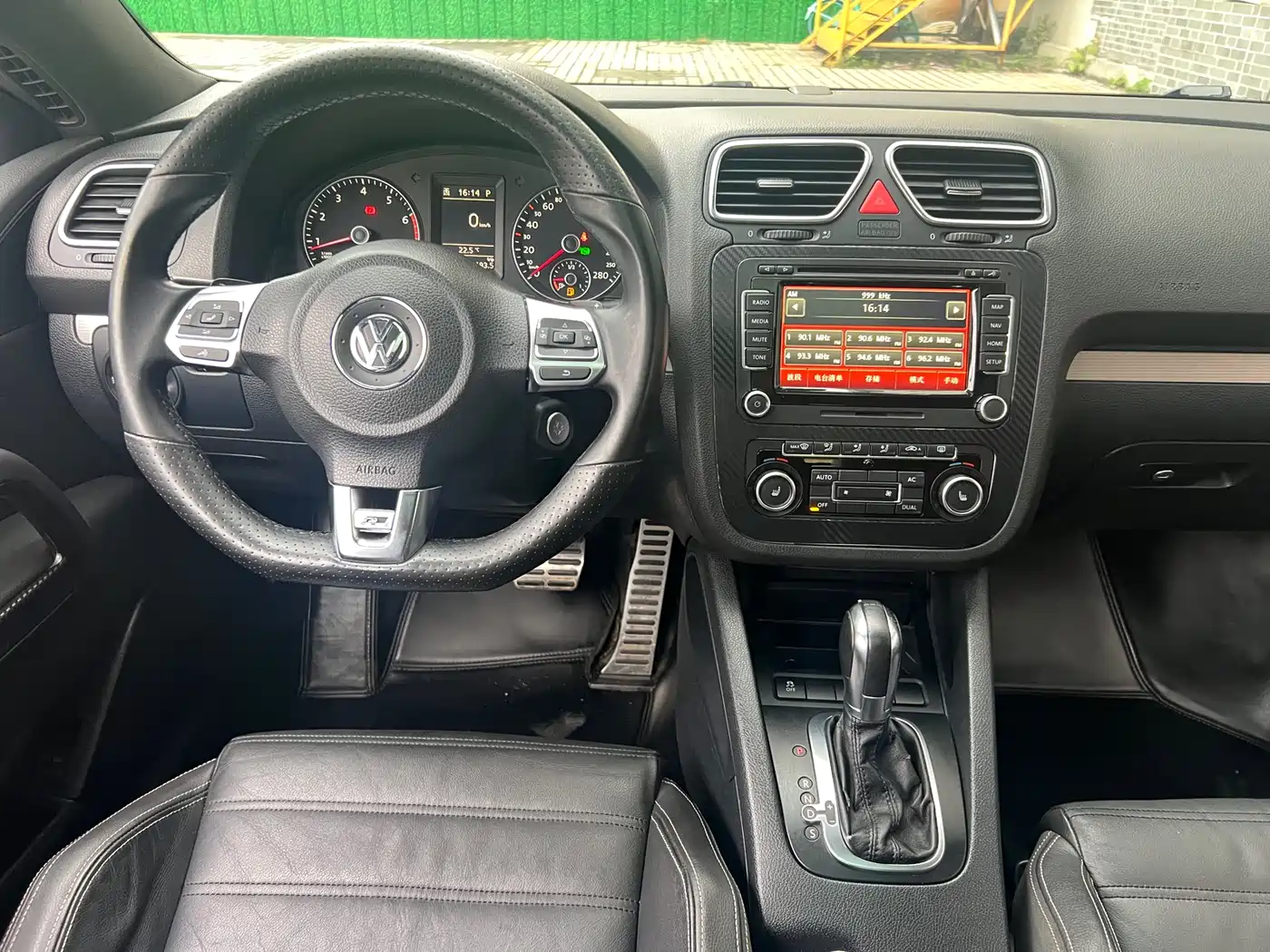 Volkswagen Scirocco 2011 2.0TSI R-Line фото 18