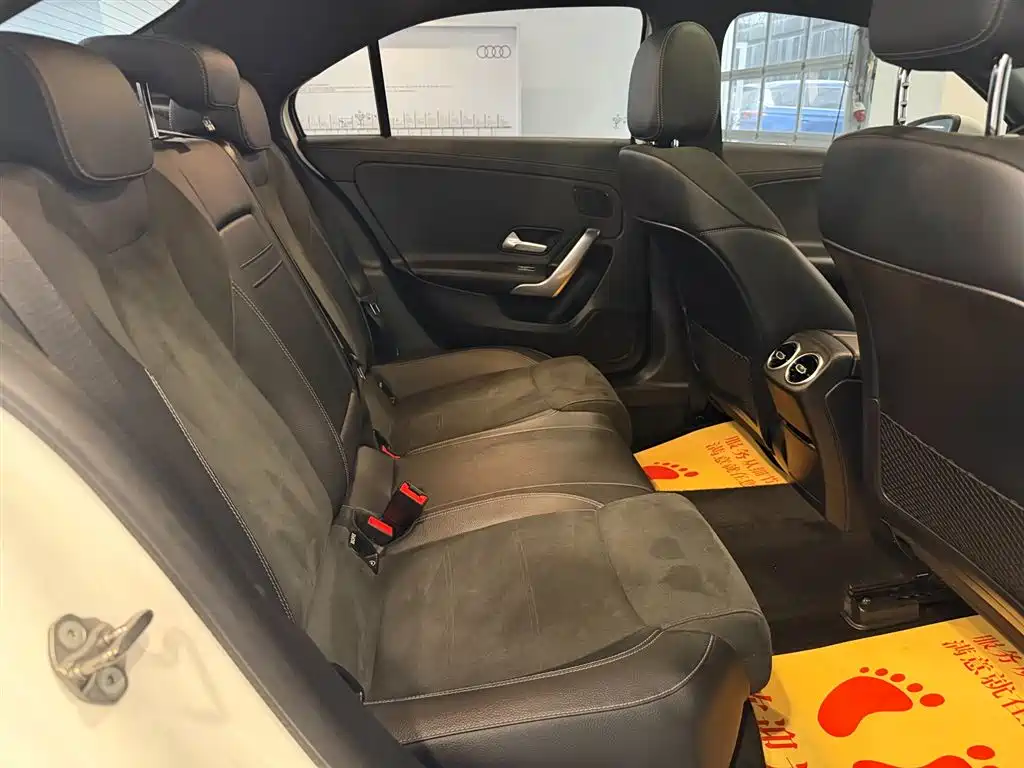 Mercedes-Benz A-Class 2019 A 180 L Sport Sedan фото 8