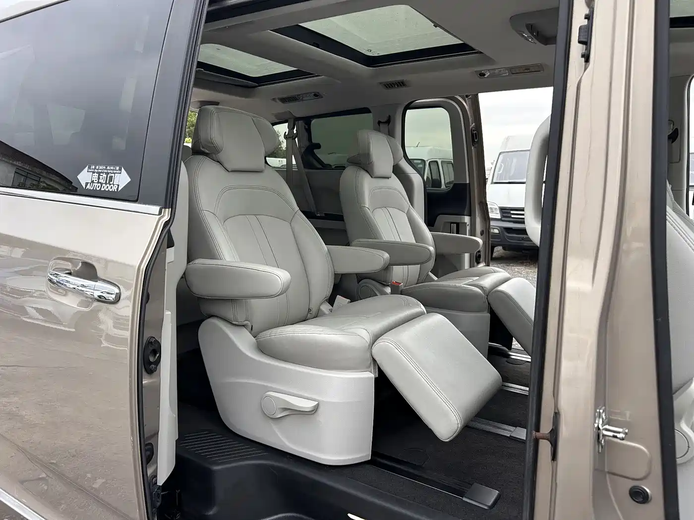 SAIC Maxus Maxus G10 2016 2.0T Automatic Luxury Executive Edition фото 13