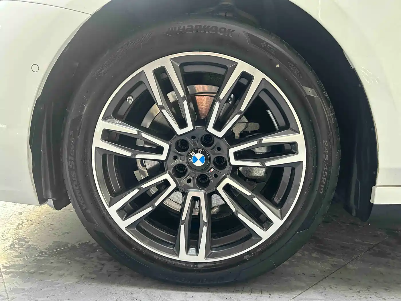 BMW 5 Series 2025 525Li M Sport Package фото 2