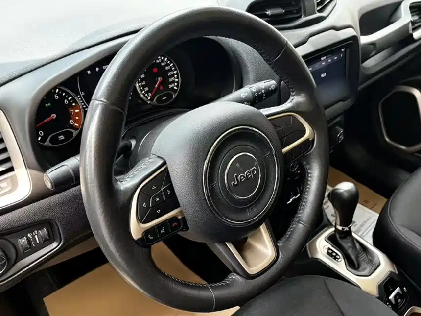 Jeep Renegade 2019 2018 Connected Large Screen Edition 180T Automatic Power
