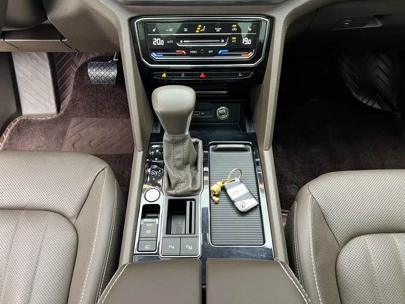 Volkswagen Viloran 2020 330TSI Luxury Edition фото 8