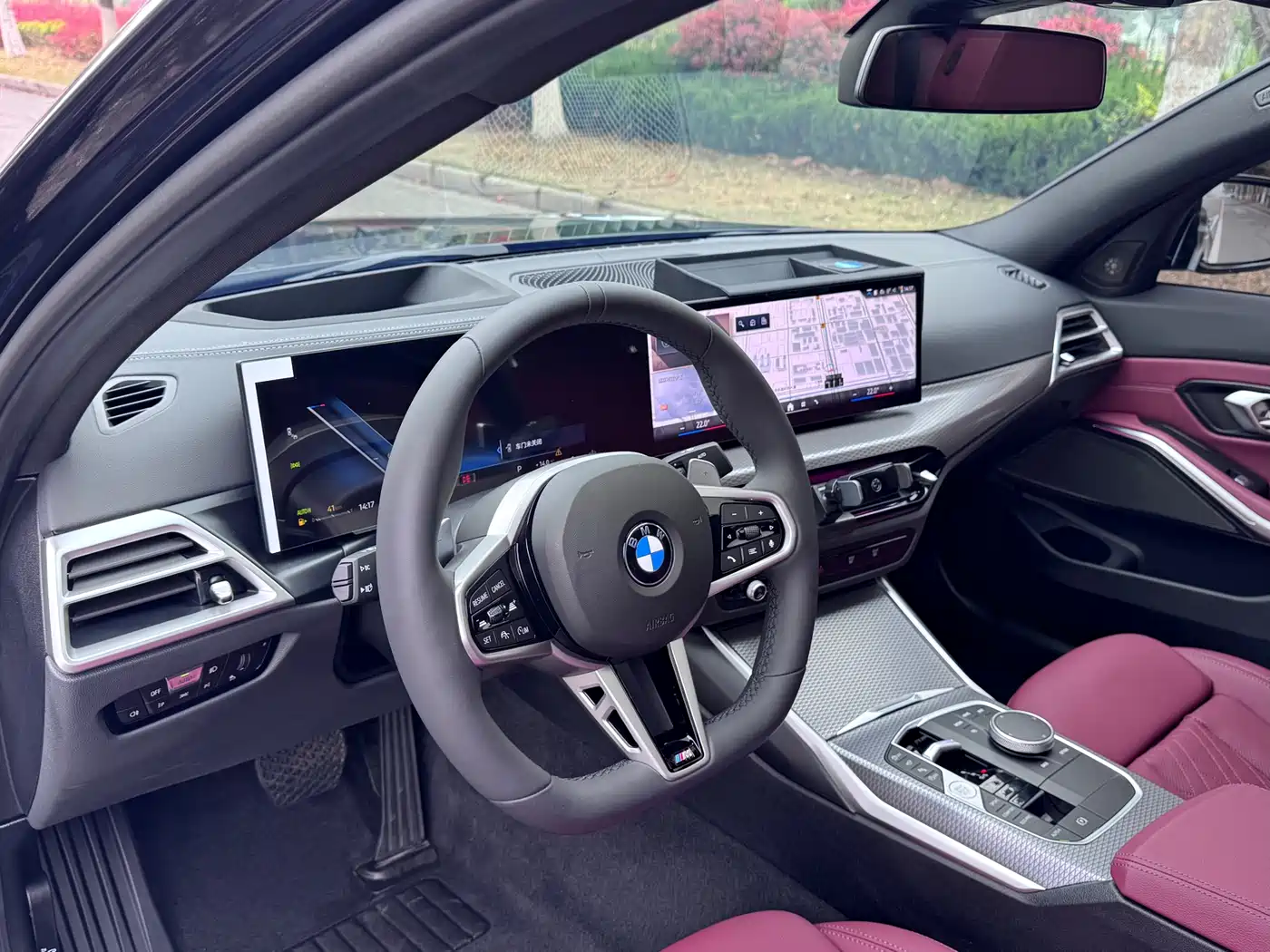 BMW 3 Series 2025 330i M Sport Night Edition фото 9