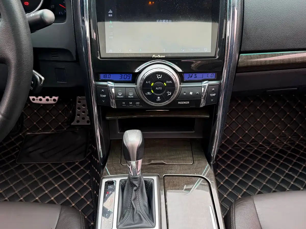 Toyota Reiz 2013 2.5V Elite Edition фото 13