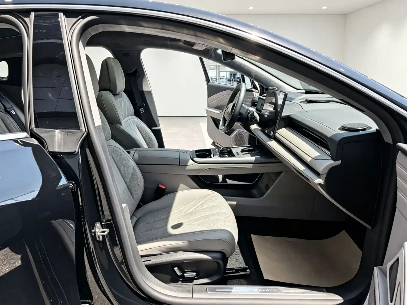 Geely Galaxy Galaxy Xingyao 8 2025 130km EM-P Starship Edition фото 5