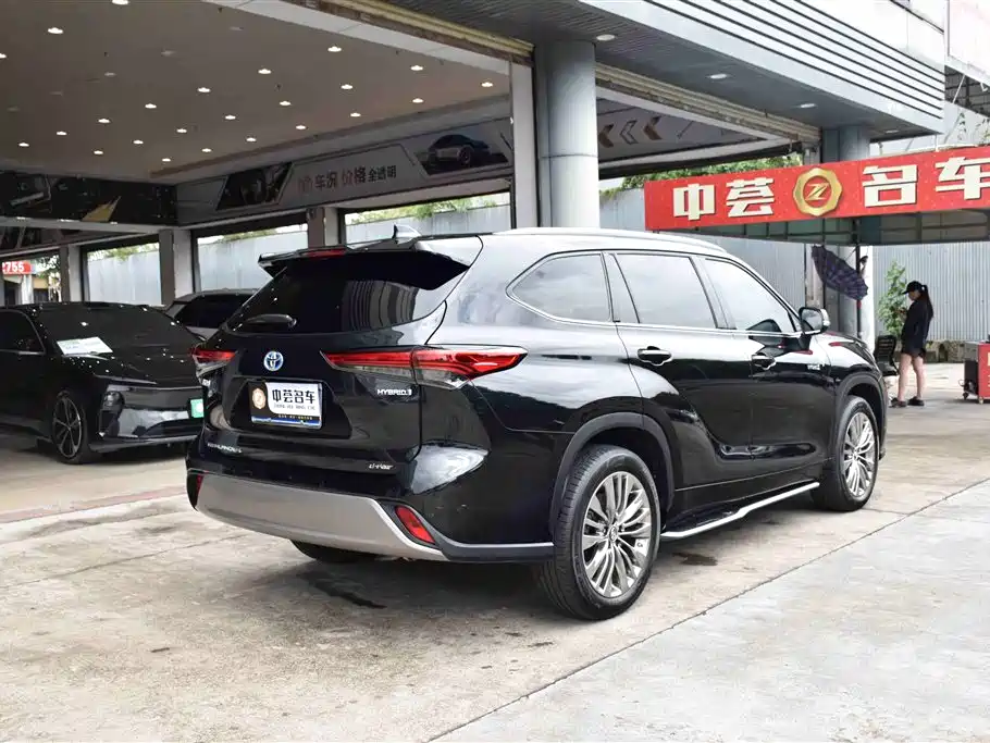 TOYOTA HIGHLANDER