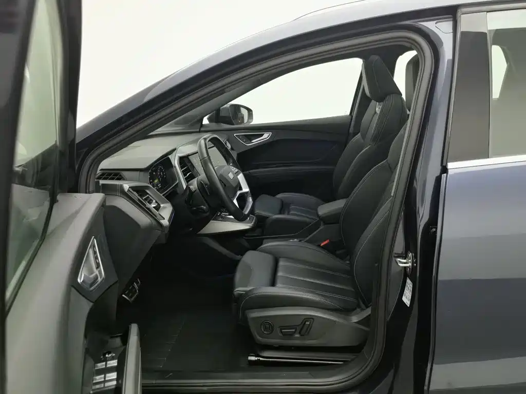 Photo 10 - Audi Q4 e-tron