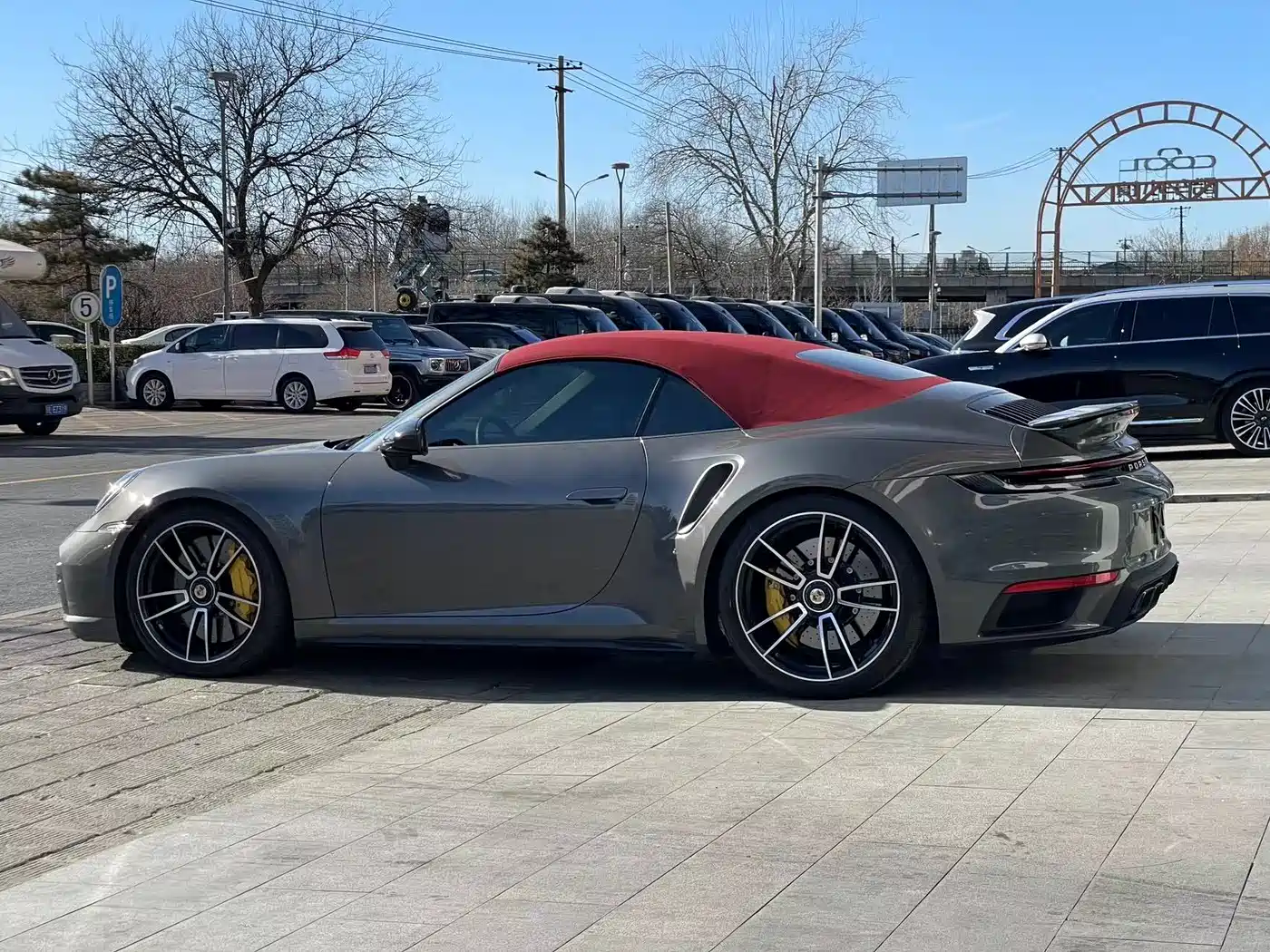 PORSCHE 911