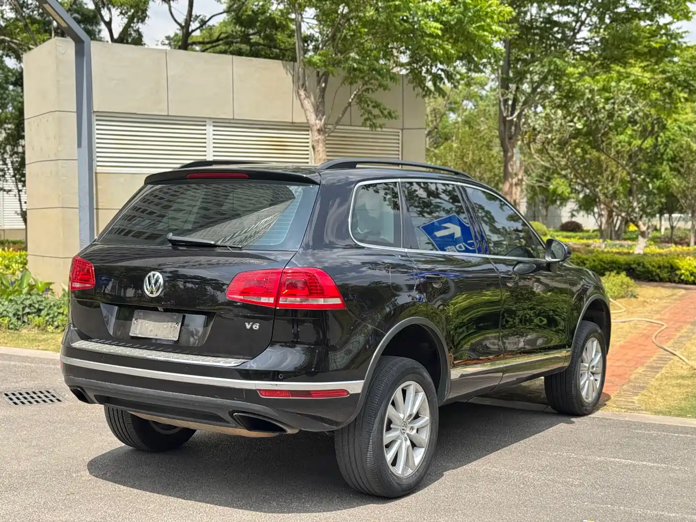 VOLKSWAGEN TOUAREG