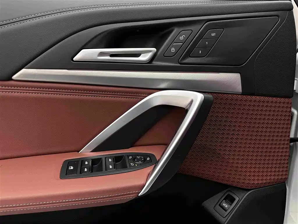 Photo 23 - BMW iX1
