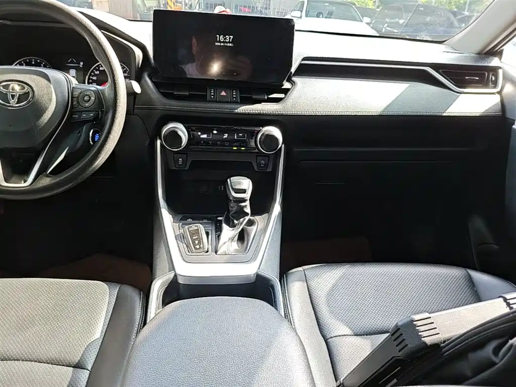 Toyota RAV4 Rongfang 2023 2.0L CVT 2WD Urban Edition фото 14