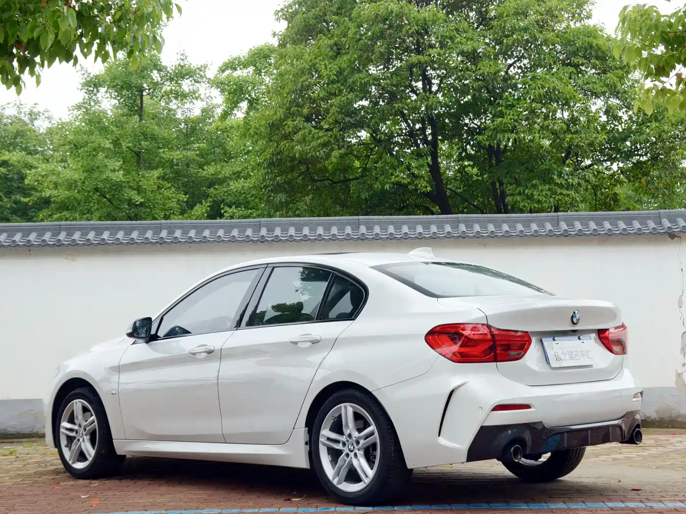 BMW 1-SERIES