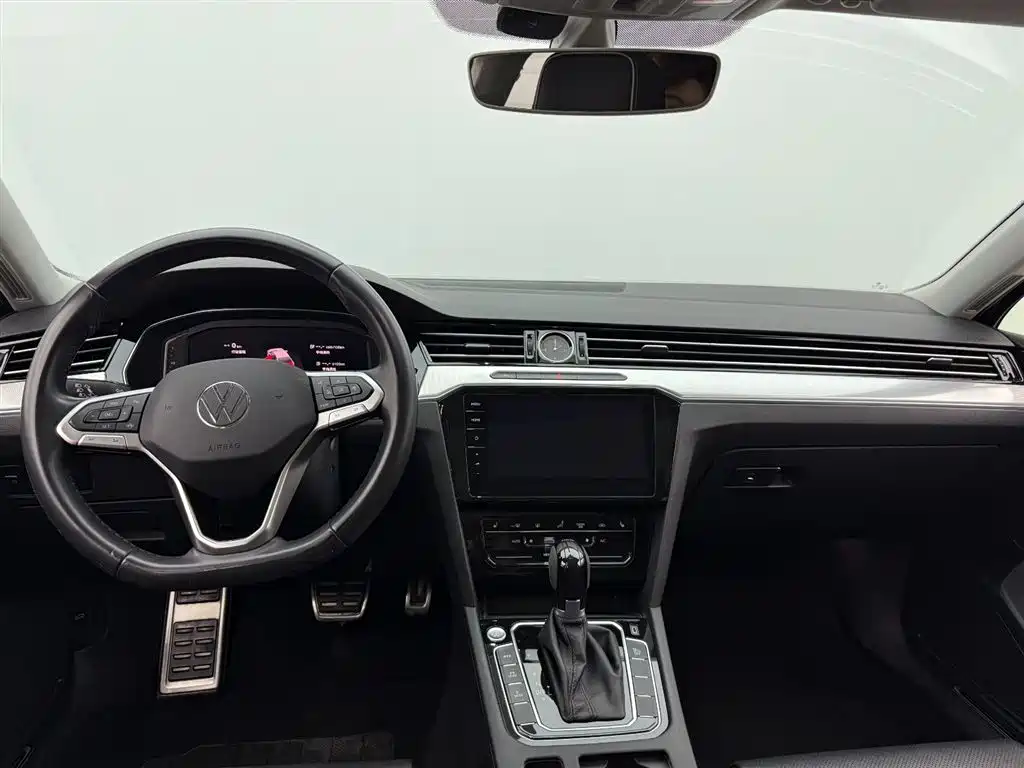 VOLKSWAGEN MAGOTAN GTE PLUG IN HYBRID