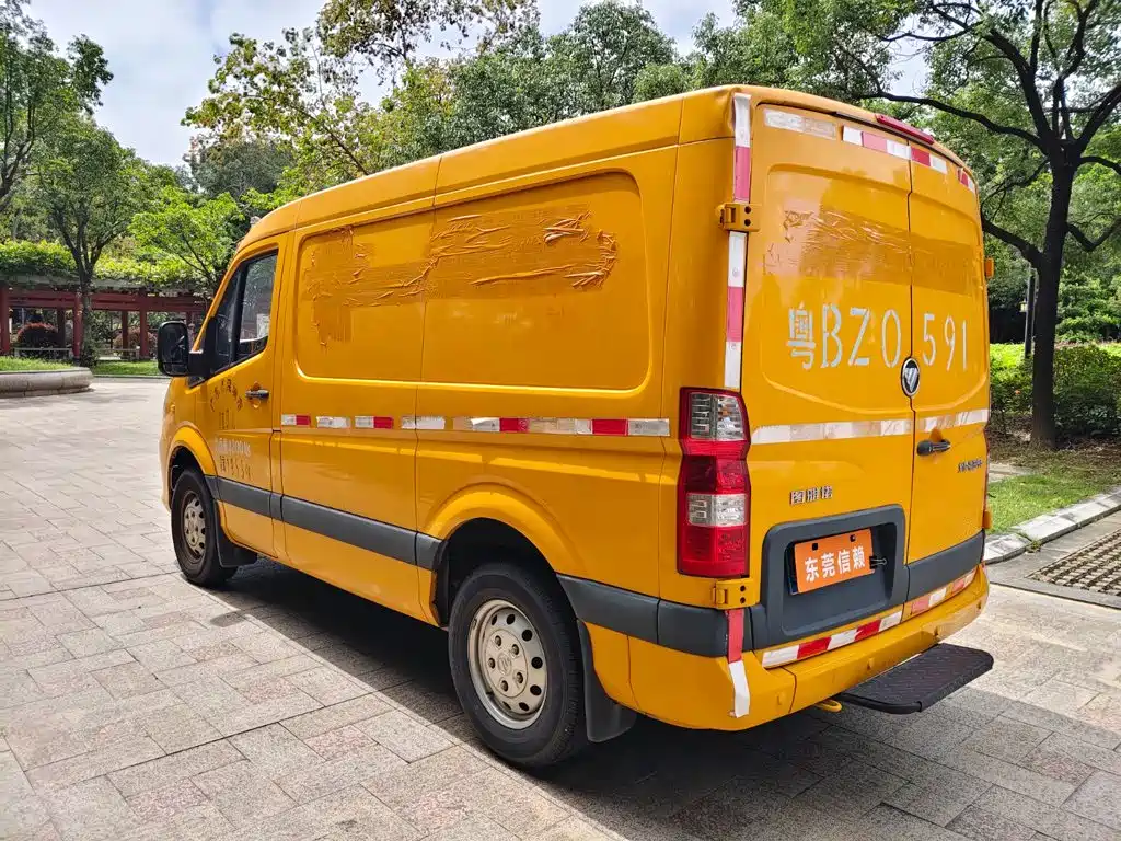 Foton Tuyano 2023 2023 2.0T Manual Lucky Elephant Van Long Wheelbase Medium Roof Single Rear Tire 3-Seater