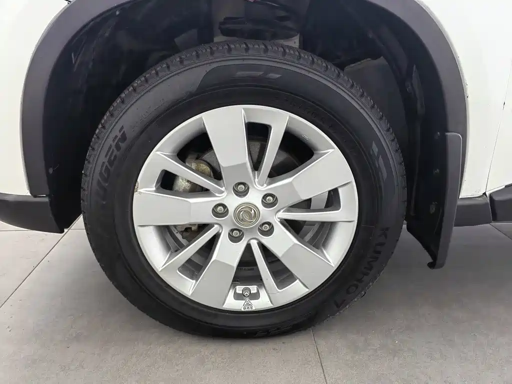 Dongfeng Fengdu MX6 2015 2015 2.0L CVT 4WD Dream Edition