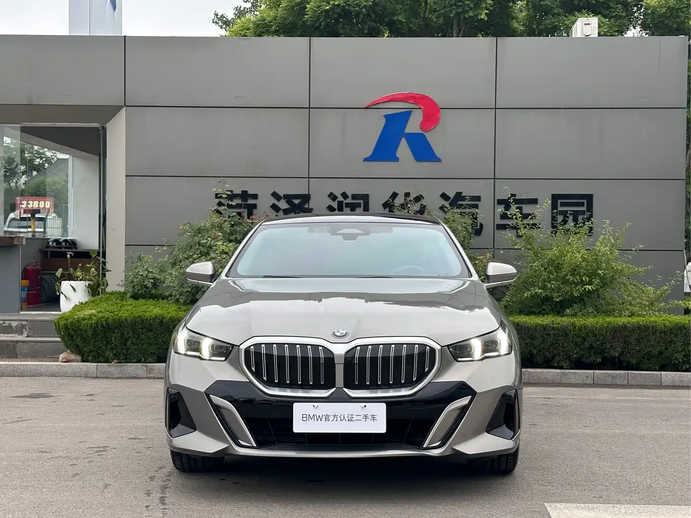 BMW 5 Series 2024 530Li Leading M Sport Package фото 2