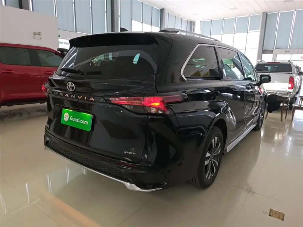 Toyota Granvia 2026 Model 2.5L Hybrid Luxury Edition фото 7