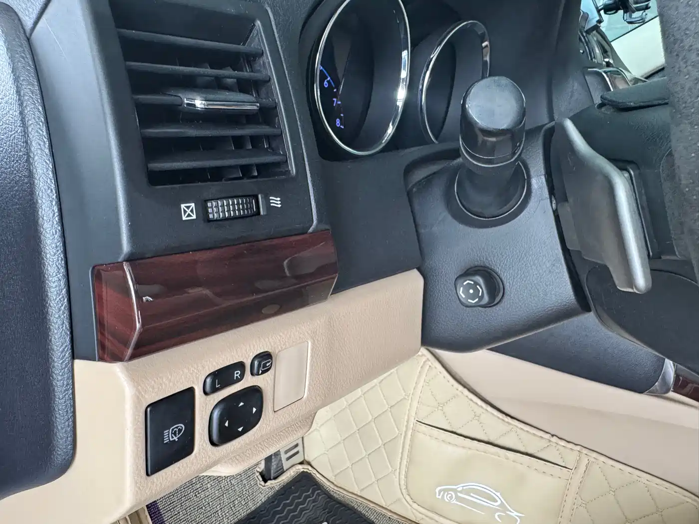 Toyota Reiz 2010 2.5V Elegance Elite Edition фото 4
