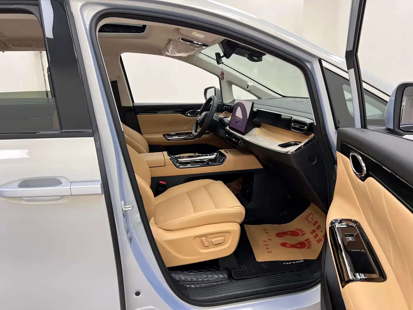 GAC Trumpchi Trumpchi E8 NEV 2024 Model 150km MAX+ фото 32