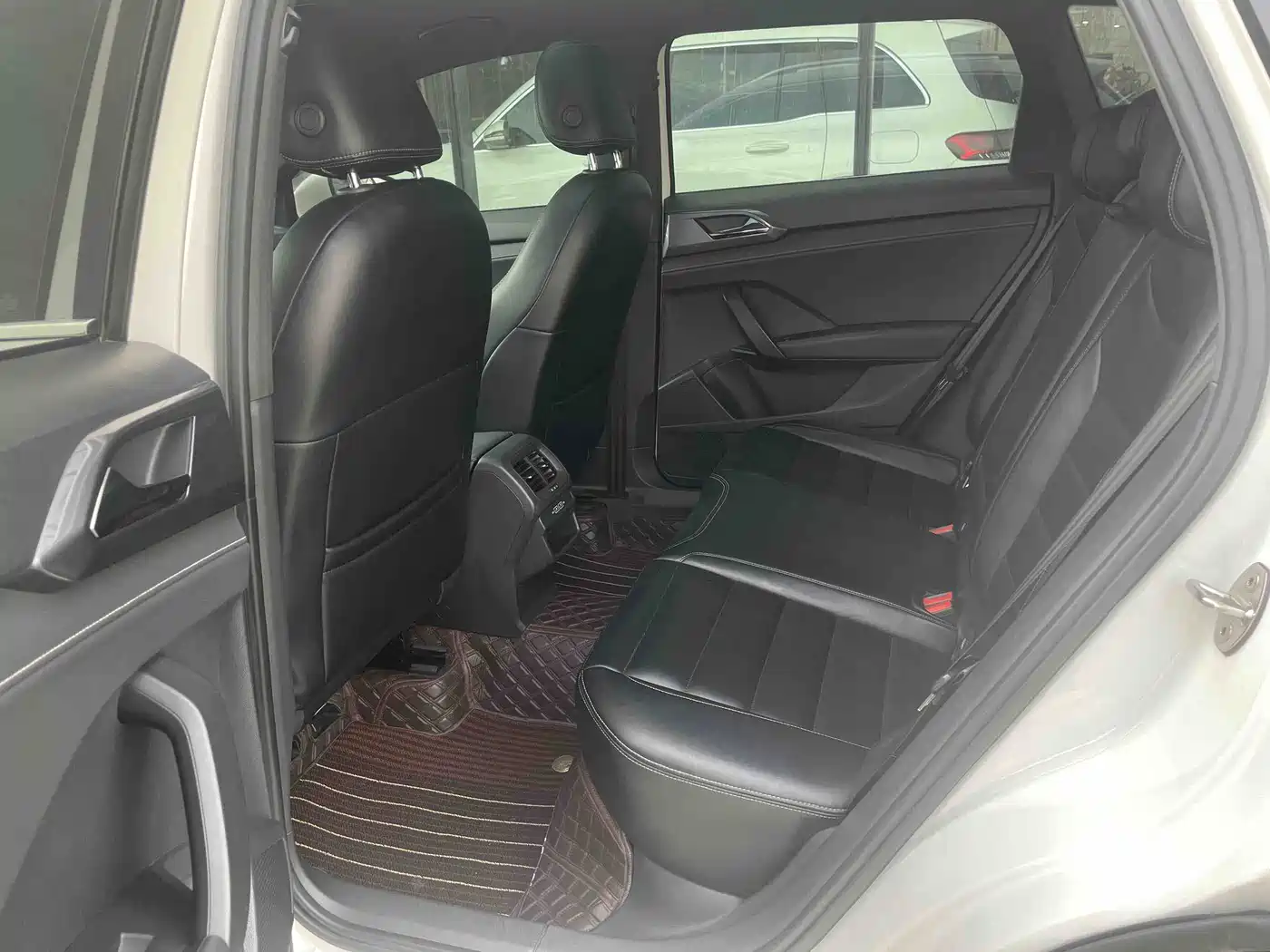 Volkswagen Tharu 2021 Model 280TSI 2WD R-Line фото 14