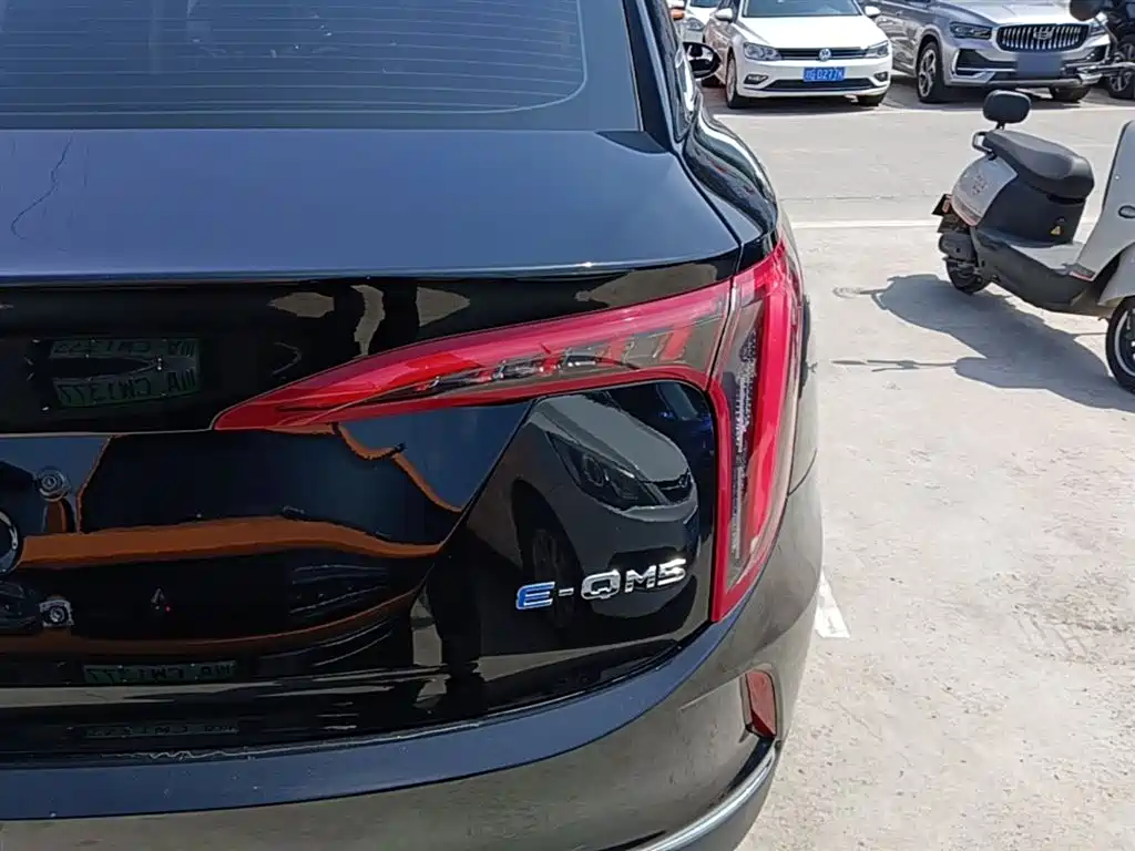 Hongqi E-QM5 2022 431km Charging Enjoyment Edition фото 8