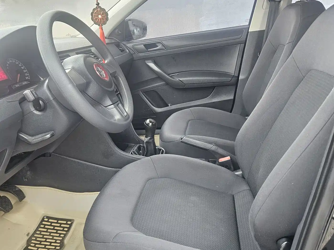 Volkswagen Santana 2015 1.6L Manual Trend Edition фото 7
