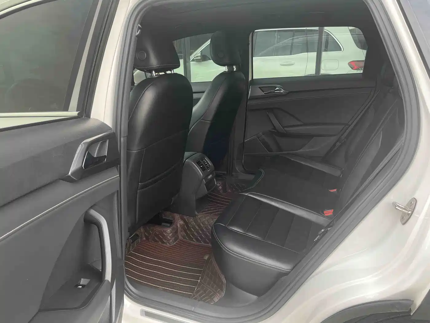 Volkswagen Tharu 2021 Model 280TSI 2WD R-Line фото 12