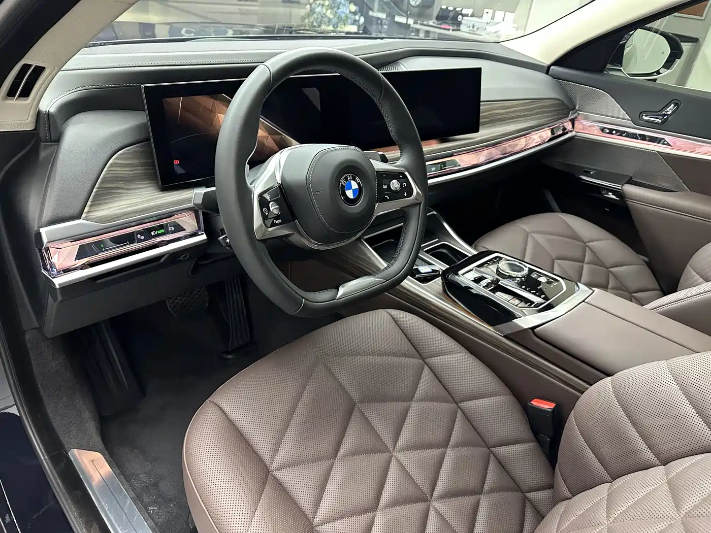 BMW 7 Series 2023 Model 735Li Luxury Package фото 12