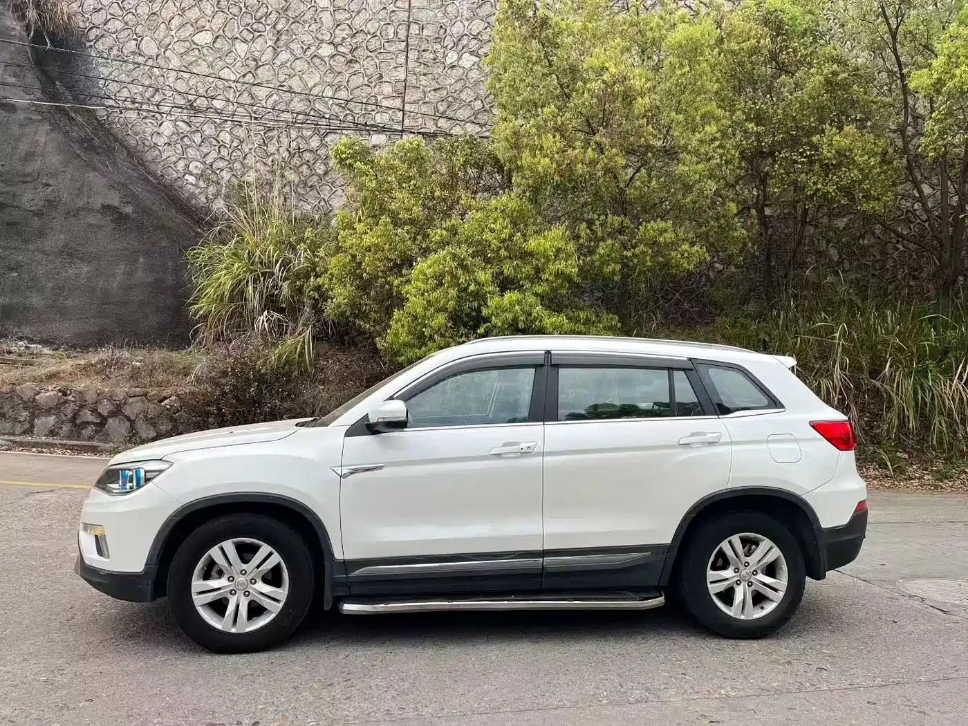 Photo 5 - Changan CS75