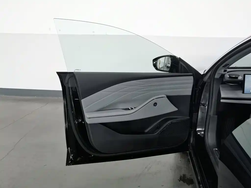Фото 8 - Geely Galaxy Galaxy E8