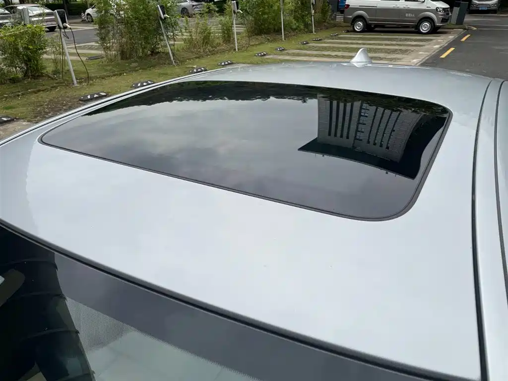 BMW 5 Series 2011 523Li Leading фото 27